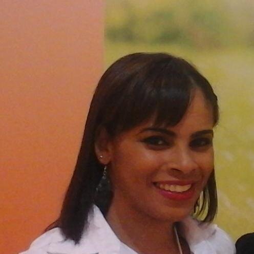 Olá, eu sou Bia Silva consultora de vendas da linha de esclerosantes na Farmácia Victa. Trabalho com vários produtos. Para mais informações ligue (11)5633-8087