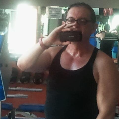 tengo 63 años soy un gran aficionado al culturismo y sobre todo culturistas desnudos en todo su apogeo