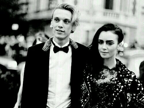Met Veronica Roth, Kate Winslet, Ben Lloyd Hughes and saw SHEO. I am a multifandom fangirl and lives to ship Sheo. Blog: http://t.co/0bMDqzEWJM