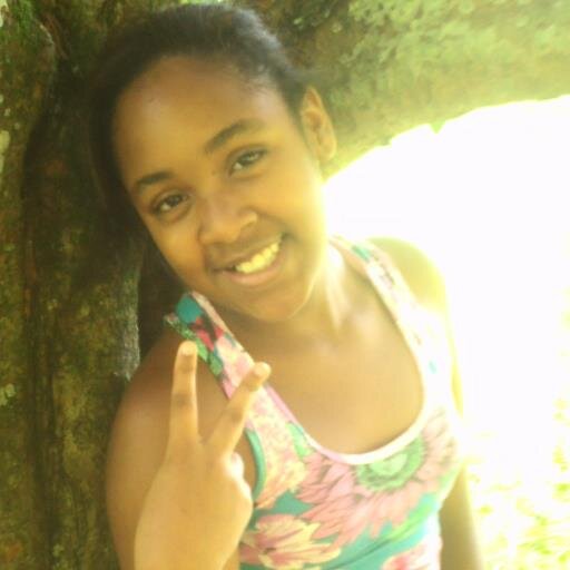 sou linda e claro amigas sem duvida divertida engraçada chatinha as vezes boba !  legal espontania pizza fim de semana cai bem e me divertir!!  s2!