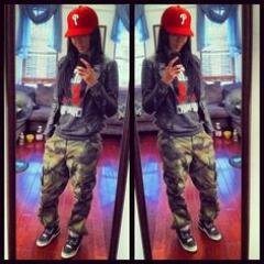 HOOLIIIII soy una de las pocas chicas que leen y usan gorro cuando estan a 40grados.1D SIii soy lokisima...wattpad:jenmairaKFC SIGUEME                 LALALA ;3