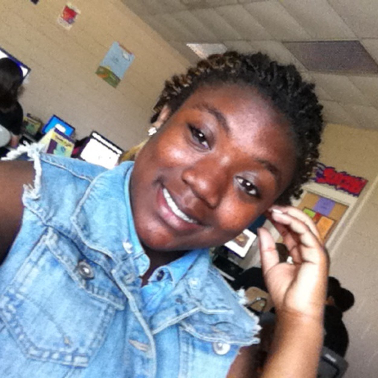 lovemeonlyme12's profile picture. 