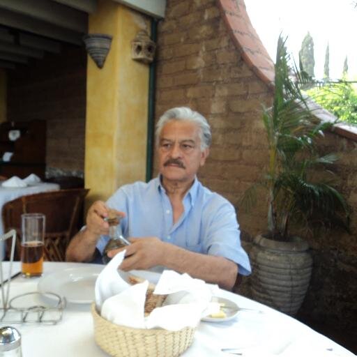 Mexicano con Visión Transdisciplinaria de la Economía Política Comparada. 
Promotor de Estrategias Sustentables de Equidad por la Justicia Social.