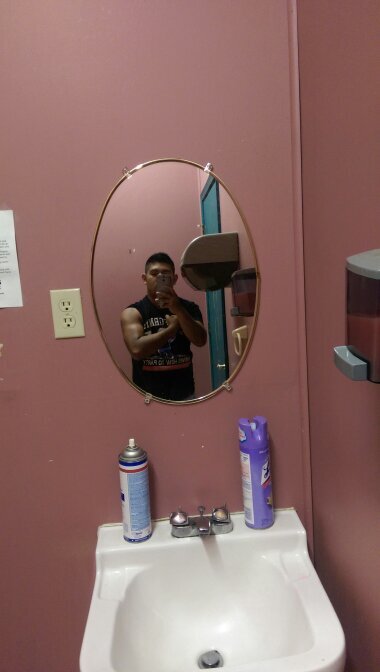 19 years old online college . full time 10 hour job. bout to move back to #LBC