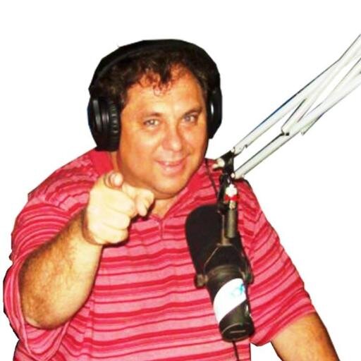 Um cara que ama a vida , acadêmico em engenharia e comerciário, cara família de bem com a vida. Dj no século passado (80 etc..) hehe, hj volto a ativa