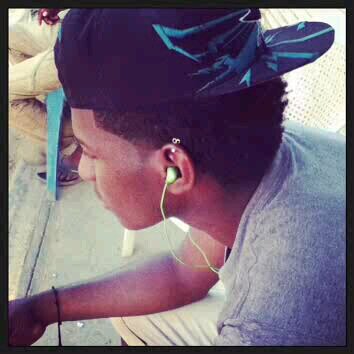 Elcotizadoo's profile picture. Apoyo 100% el genero urbano y fiel seguidor de @LAPIZMUNDIAL  @01shadowblow & @sujetooro ::♬♬♬♬♬ http://t.co/S3K6spS4XS