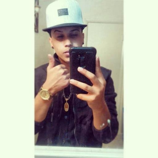 _elbipolar's profile picture. • IG: _gabbomusic ☜ |19 años|Soltero| ✌♥