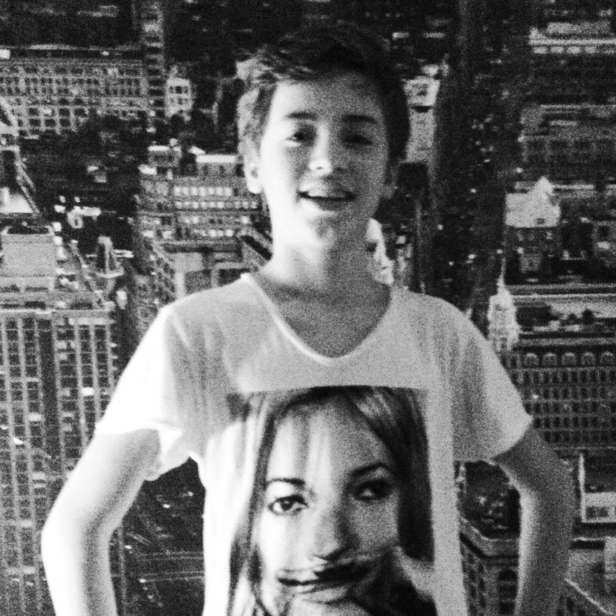 Salut j ai 15 ans j habite paris 16eme et voila mon email
