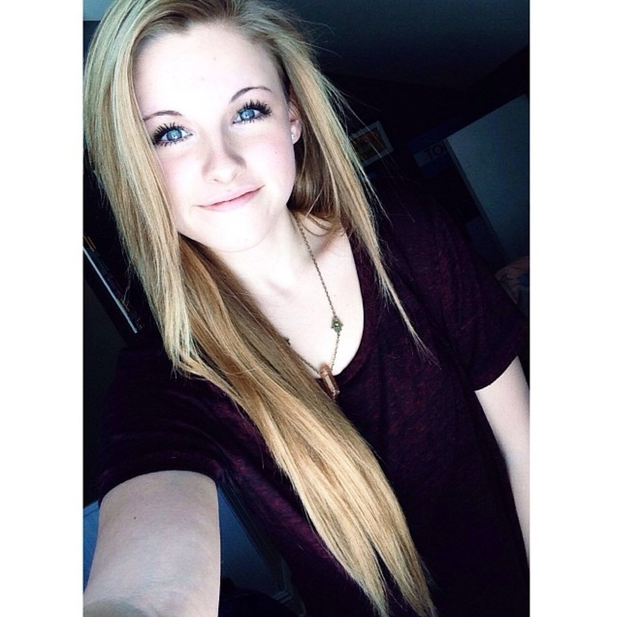I'm Eden, Rachel's sister. I'm sixteen. I love music and I also love food. I play volleyball. Single.