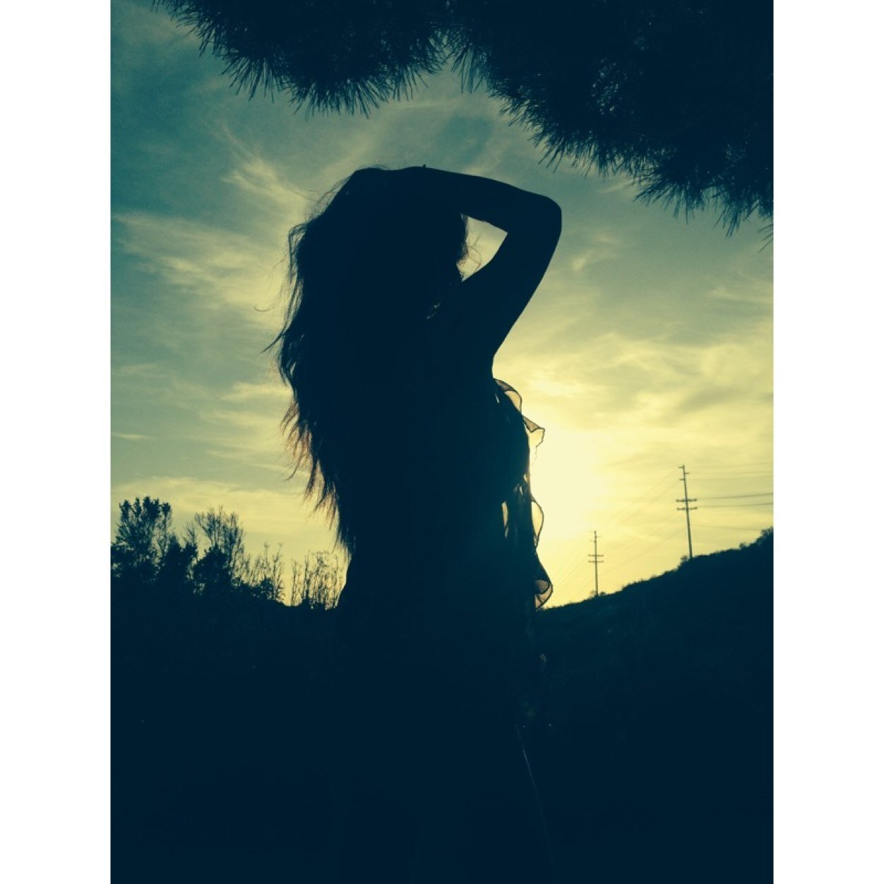 19~Still believes in the idea that pure genuine love is out there♥Avi is me
