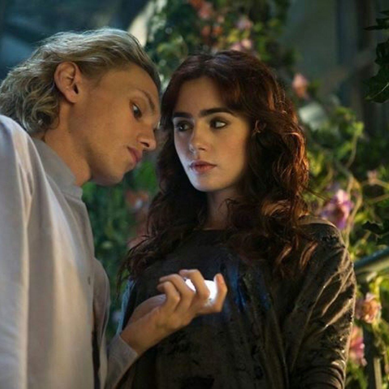 Hija de Valentine y Jocelyn (luke) //mejor amiga de simón // jace Way...morg...light...herondale//pelirroja bajita