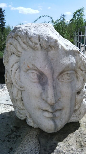 L'avenir n'appartient à personne. Il n'y a pas de précurseurs, il n'existe que des retardataires. #JeanCocteau