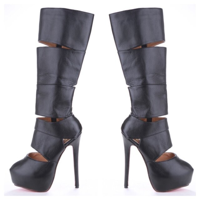 Helping women accessorize their sexy one foot at a time!
#CinderellaWho
#ThankGodForHeels