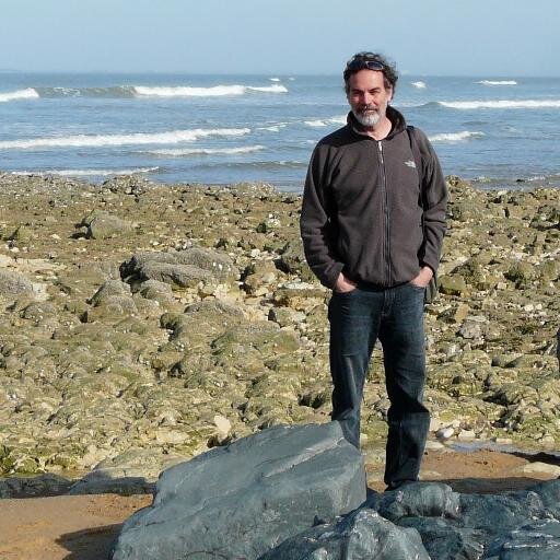 je cherche toujours quoi mettre pour ma bio …. restez en ligne.