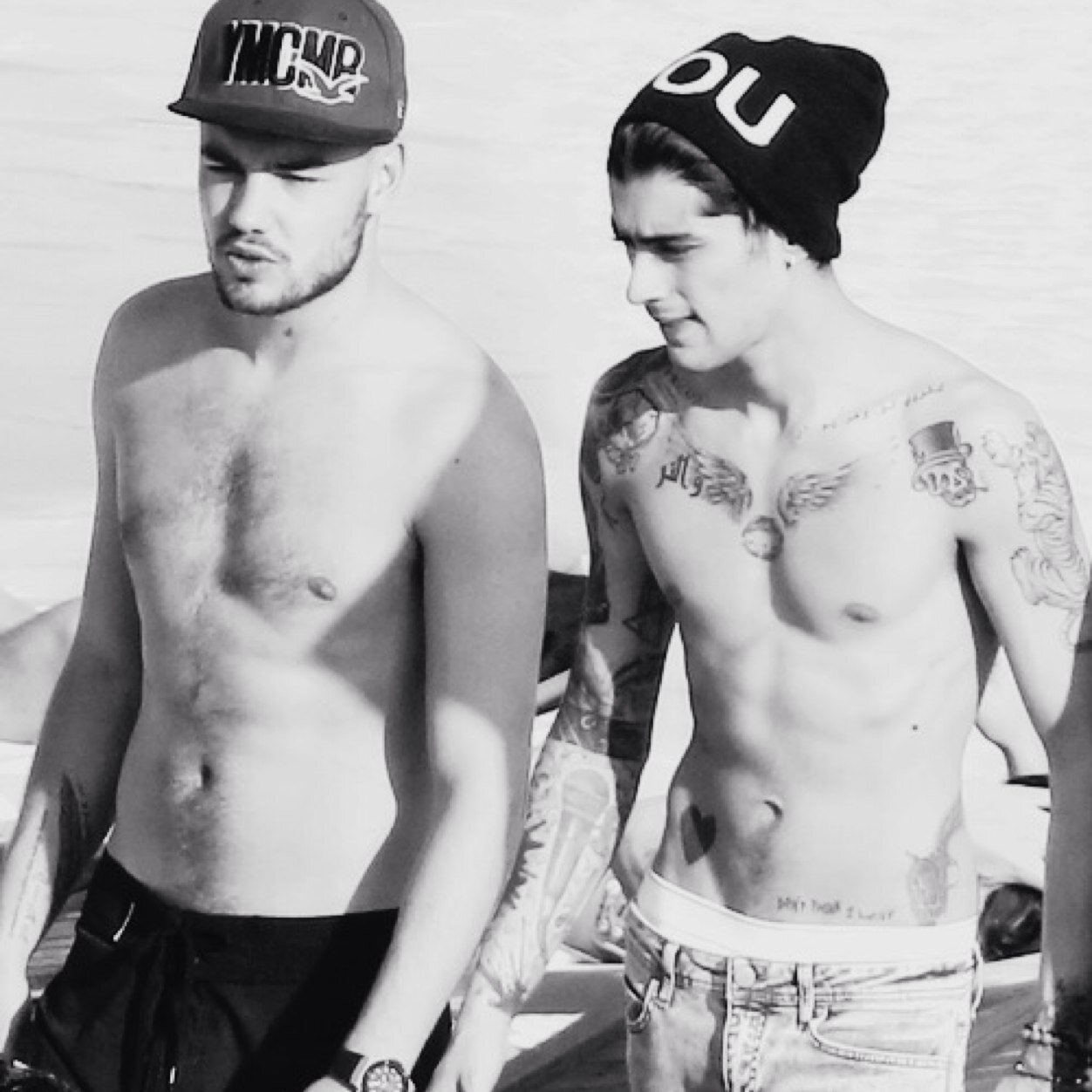 Hey! Quem modera esse fc são duas melhores amigas directioners: Maria Clara Payne (Ma) e Gabriela Malik (Gabi). Ma+Gabi=Mabi :) hope u like this shit /fuck3rs ❤