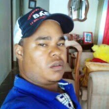 miguel reyes,43 años vivo en santiago y soltero
