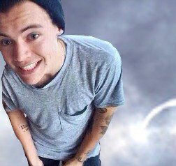 free follow from @HAIKUJAIDE follow her please! she'll follow back just ask