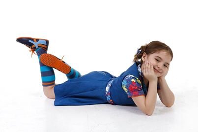 Oi meu nome é Maria moro no Orfanato Raio de Luz tenho uma Boneca chamada Laurinha amo ela.Me fasso de muda finjo sabe mas so por mas alguns tempo.
Solteira
