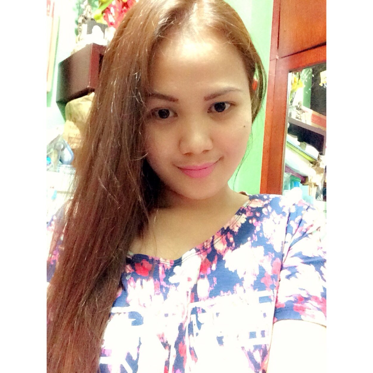 I'm a fashion junkie. I love clothes and shoes. Latest fashion trends are always on my line. I love to dress myself.

I love my family and friends, esp.GOD