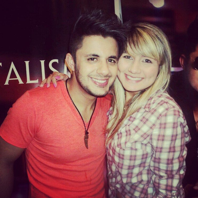 Quisera eu poder encontrar as palavras pra descrever o quanto sou feliz só por saber que você existe. @CrisEfeitos  Dona: @Lu_Bolota ✌
