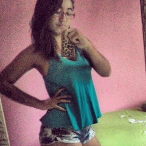 Carinhosa, ciumenta, amiga, boba, sincera , feliz .. Quer saber mais? Siga e descubra *-* #Instagram - LetticiaSantos02 #WhatsApp - 7388434426