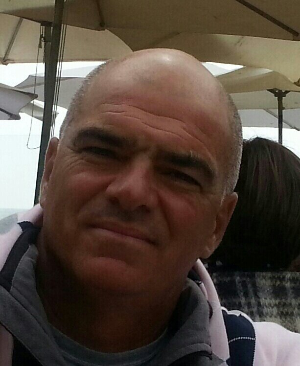 Mendocino, profesional en Cs. Económicas, libertario de J.B. Alberdi, familiero y laburante. Expatriado. La Argentina me duele y a mis 4 hijos también.