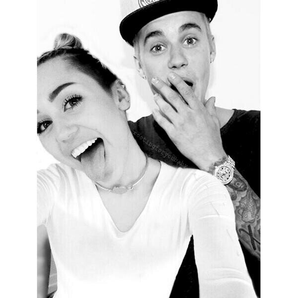 ∞Yeaaa im not gay && im a belieber in case you couldnt tell in the name∞