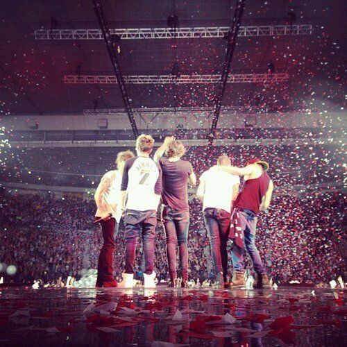 ONE DIRECTION ♥ FOREVER YOUNG... Follow me!!!! :)