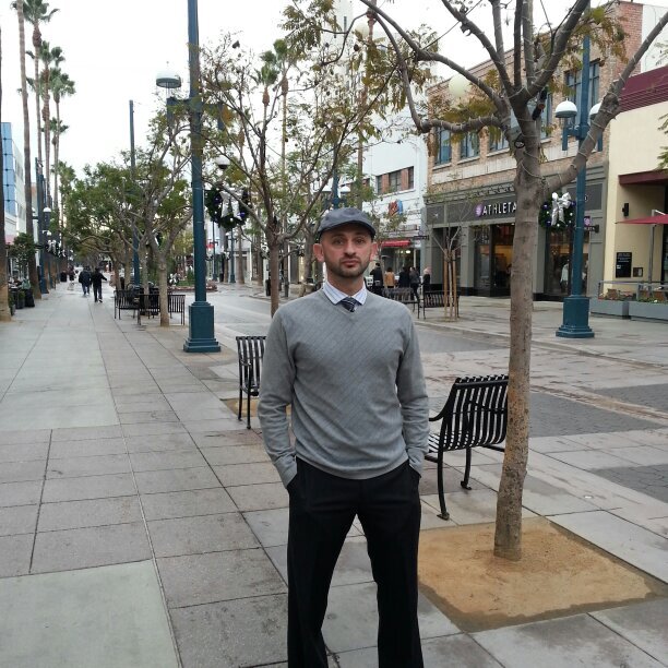 Storytelling + Tech Strategist for Social Good Consultant | Marketer | Web Dev | Recovering Actor … More hats than one bald man should wear.