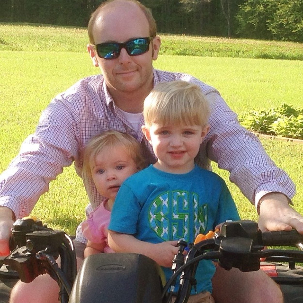 42 year old guy with a wonderful wife and 3 beautiful children. Bronner, Brynlee and Brenton. Love the lord and Alabama football!!!