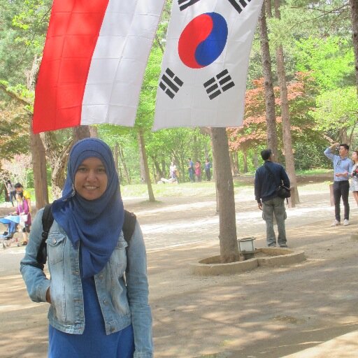 Just an ordinary girl with extra ordinary God Allah SWT.. always try the best to make people around me happy.. love traveling.. Civil Servant..