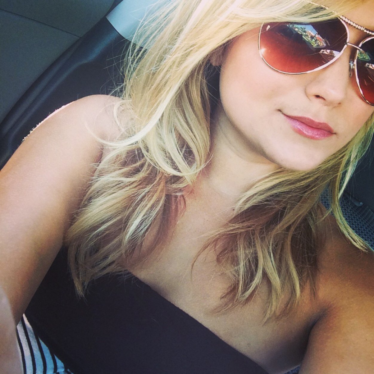 ohdearitsmary's profile picture. I believe that happy girls are the prettiest girls.