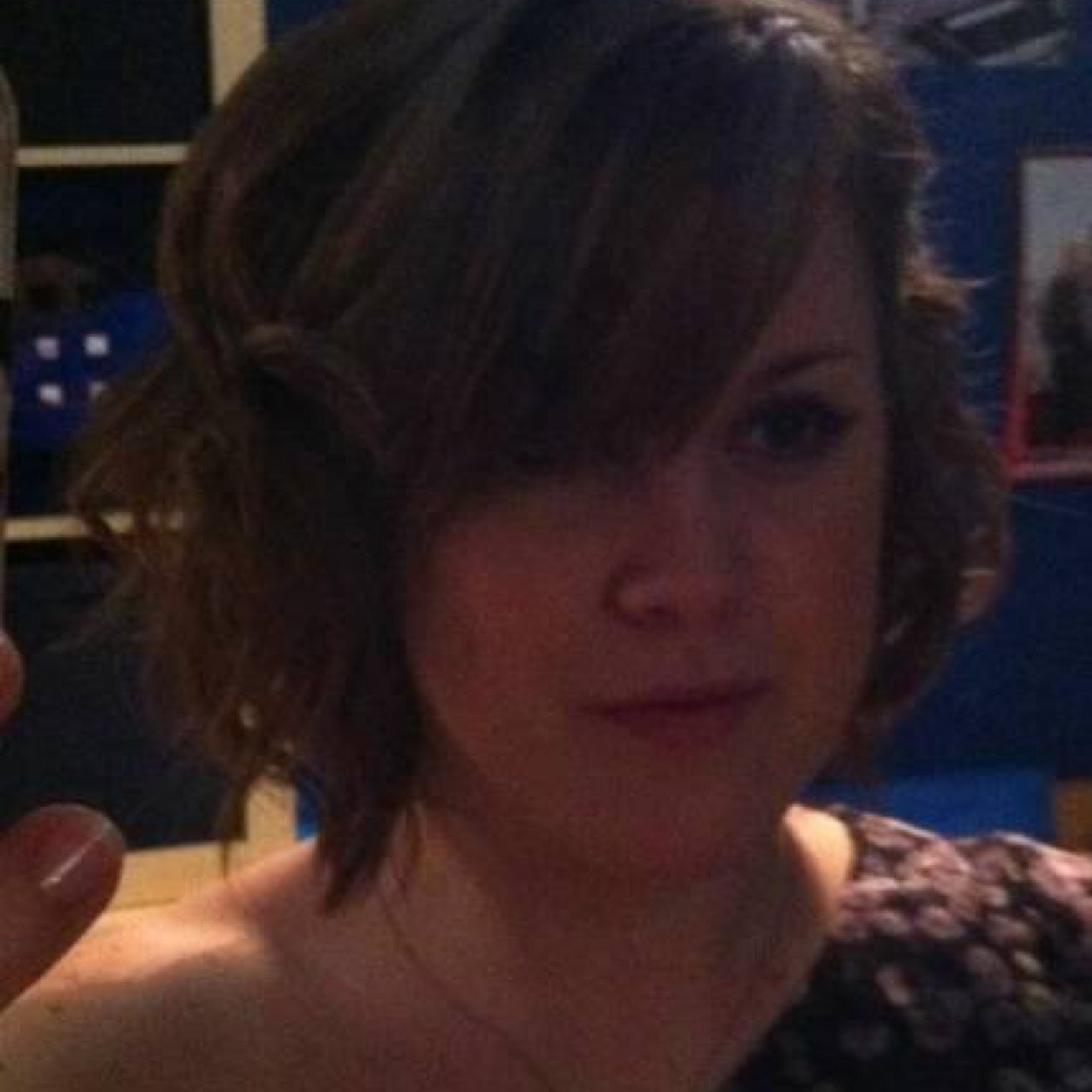 Im 24 now and i work in a shop but i want to be a hairdresser. X i like to chat. Single. Kik: annadazzles