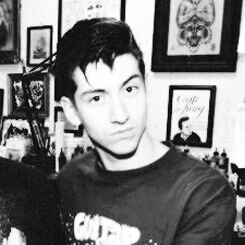 AIexTurrnerr's profile picture. Snap out of it, babe.