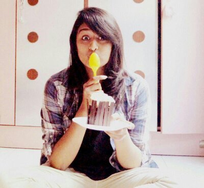 17 | Student | Shopaholic | Artist | Love art | Indian