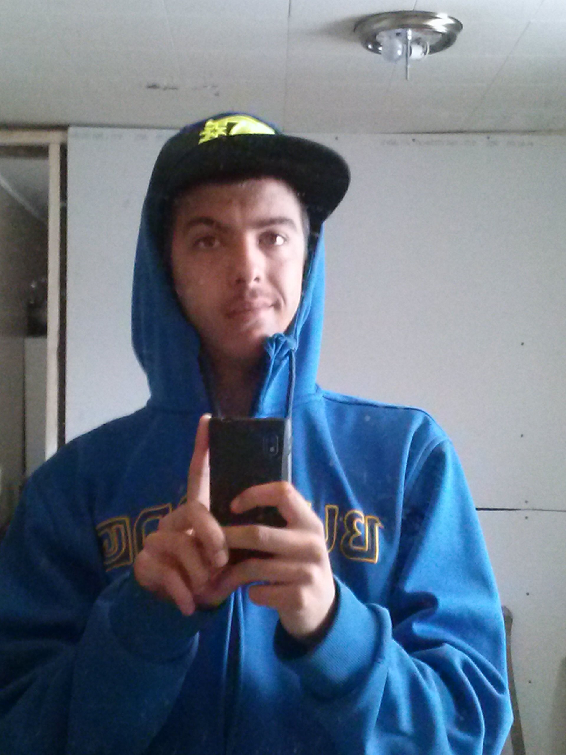 LabeteCoco's profile picture. adort les moto cross pi aime bcp le electro :D