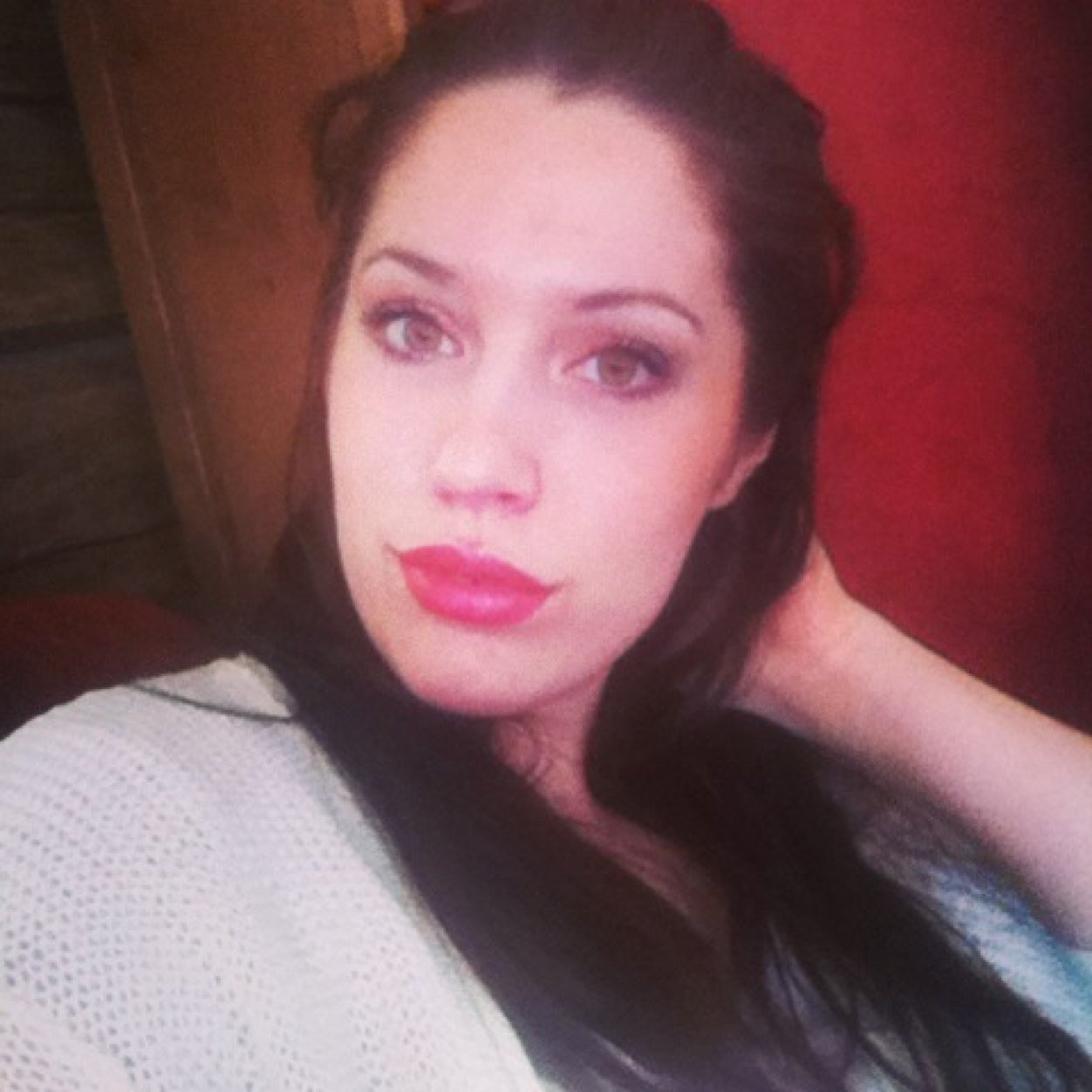 Hi everyone =) ! i guess that it's here we all want to chear love with each other =) ! Can start to tell that i'm from Sweden. And i love LIFE =)