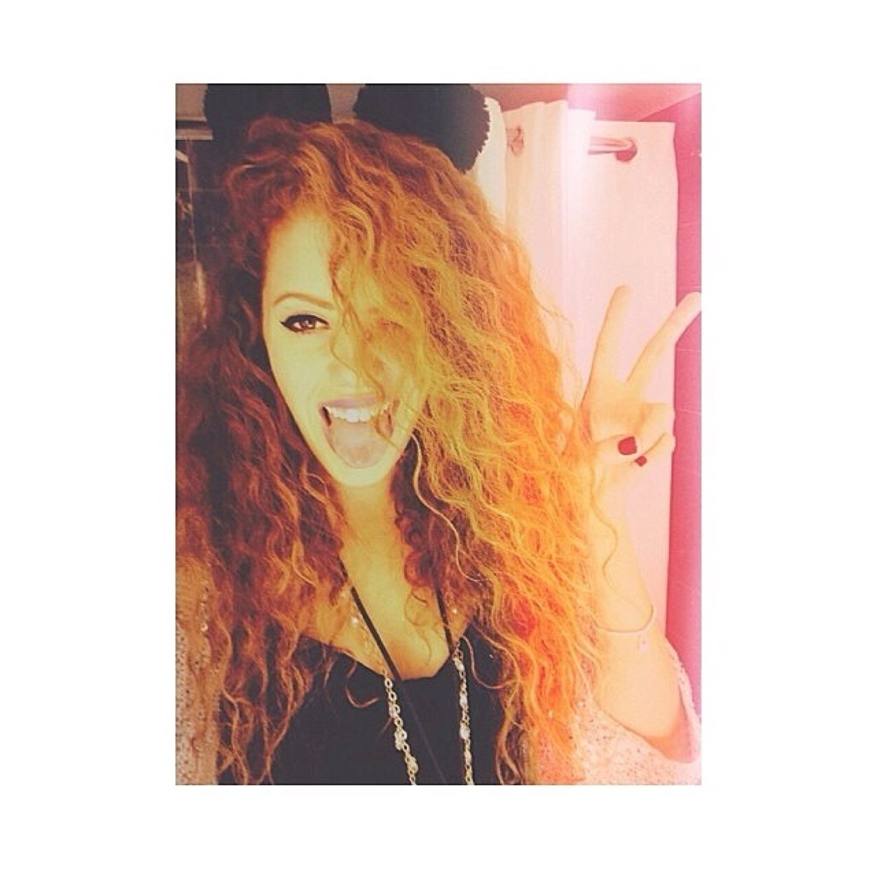 MahoganyLoxAG's profile picture. The girl with the ears