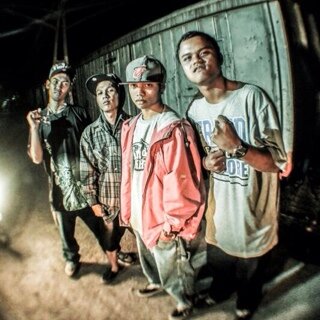 The official Twitter page for KnockDown YKHC band, 1st EP Modal Kecu , soon new album Promise
Booking : 085643948666 
Email : knockdownykhc69@gmail.com