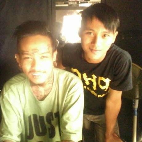 fb.  : Ban Dhol          
Pin : 2b006aec
   (7-juni-1999)
 pasukan ilusi