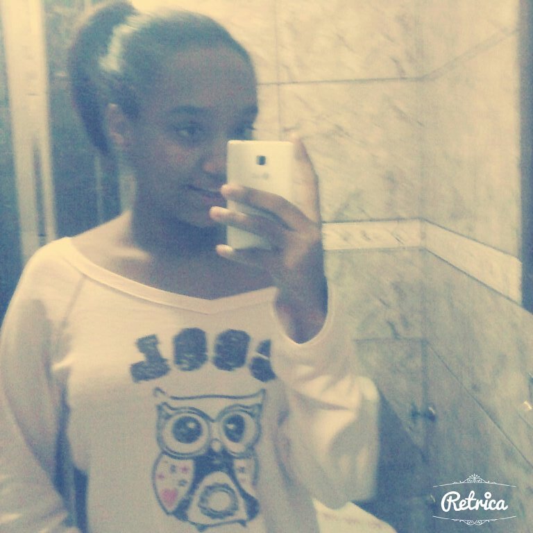 Dê-me amor como ele
Porque, ultimamente, eu tenho acordado sozinha                                                      Snap-Dani.Santtos