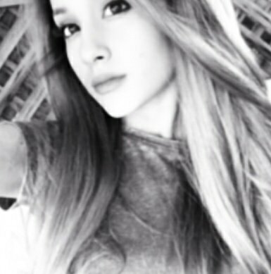 ariana• chi vorrebbe mai un disastro come me? • single