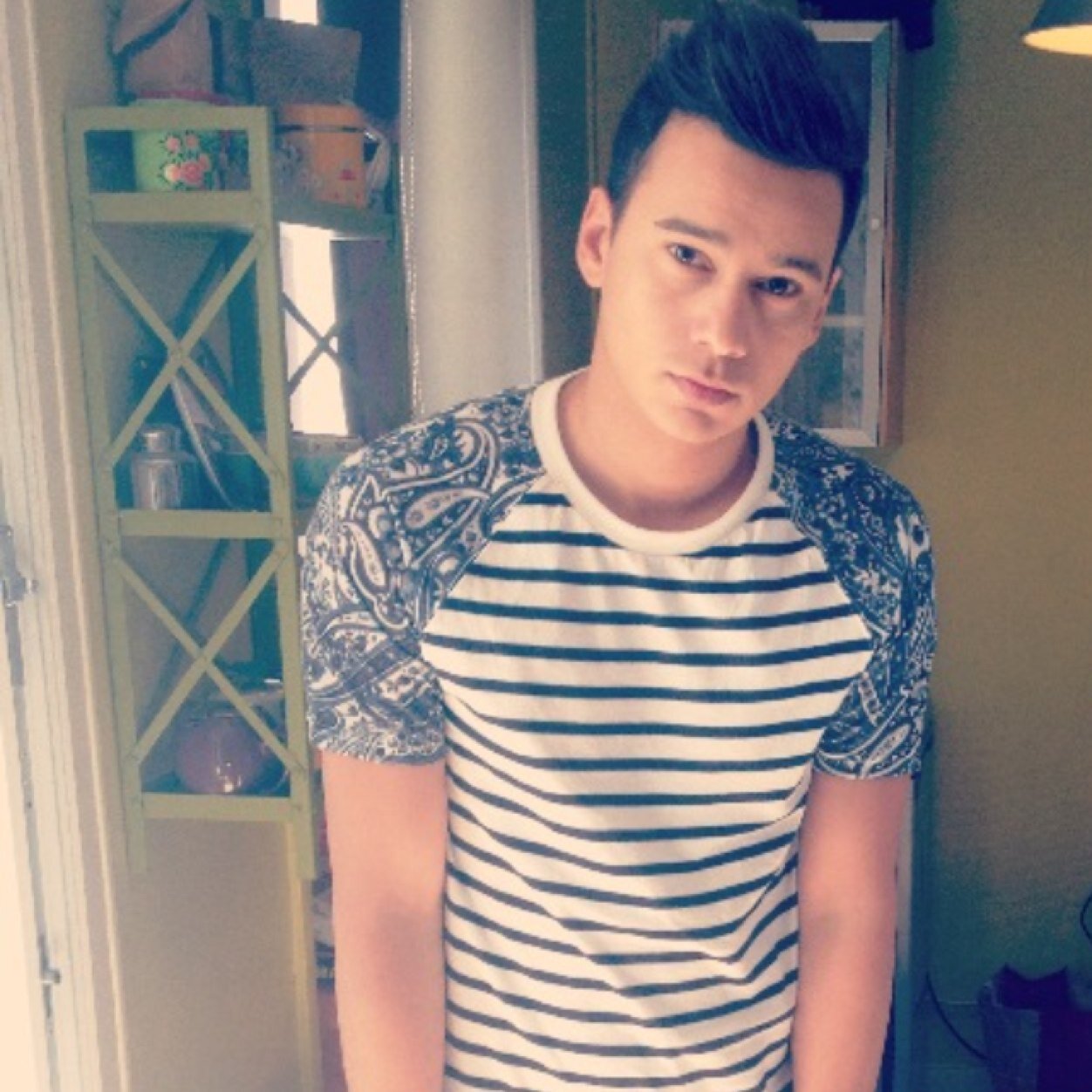 Jeune chanteur et pianiste de 20 ans ! Découvrez moi ! :) http://t.co/XHJGds8Ure
