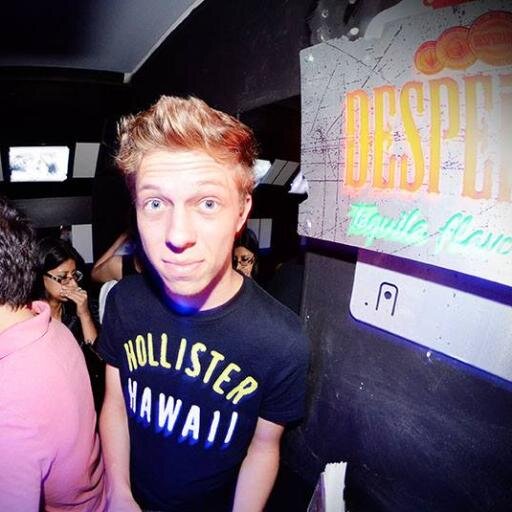 kcassi_'s profile picture. Não sou a favor nem contra, muito pelo contrário!