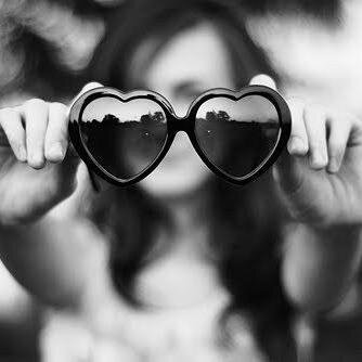Lαs estrellαs no pueden brillαr sin oscuridαd. ♡.◕‿◕ .. 
.❤  α veces soy tαn mierdα, fríα y pesαdα que me sorprende que hαyα gente que αún me soportα