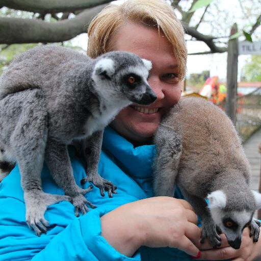 Gillar politik. Och katter.