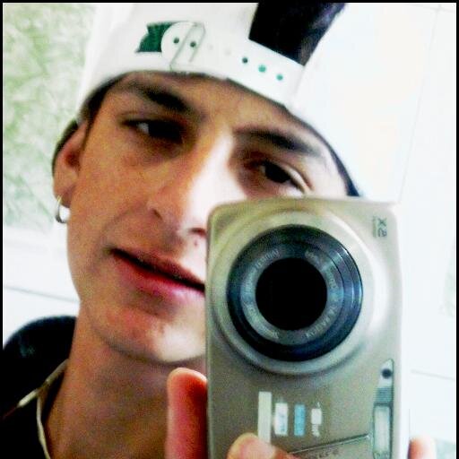 Pra que ler issuh?
Não é mais fácil me
seguir logoh?
Dai vc me conhece
pelos meus posts!
Não se preocupe, sempre estarei twittando! :p