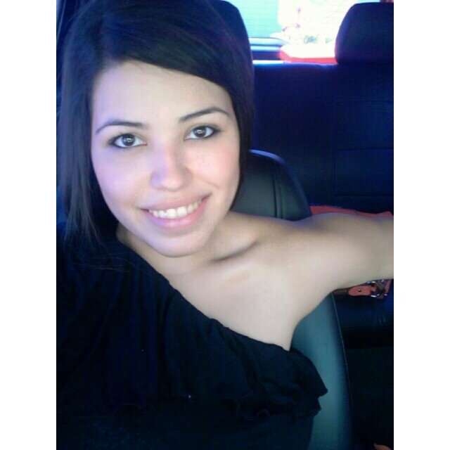 Médico. poliglota. Venezolana.