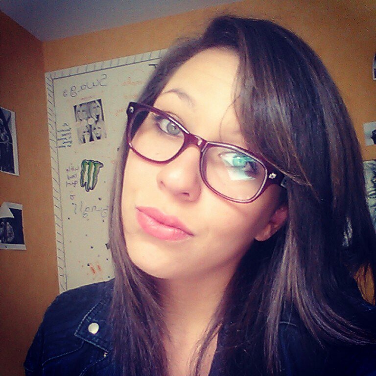 riou56100's profile picture. snap_chat_ titoutte ___Facebook_clémence riou_instagram_clémence riou___Follow meee ✌