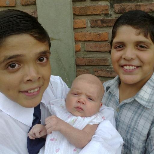 Madre de 2 varones y 1 princesa, enamorada de mi principe azul,  Licenciada en sistemas.